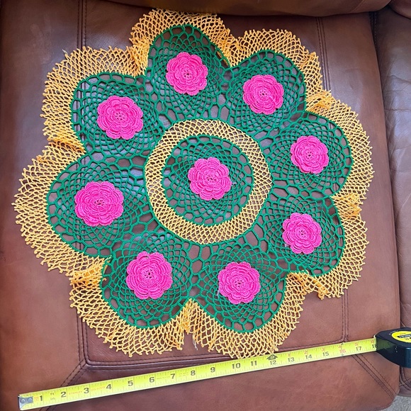 💚🩷Vintage Handmade doily - 18” x 18” - NEW - Picture 2 of 3